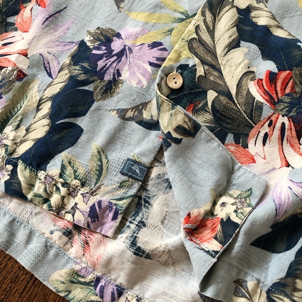 Tommy Bahama Men’s 100% Silk Tropical Jacquard Short-Sleeve Collared Button-Down - Picture 8 of 12